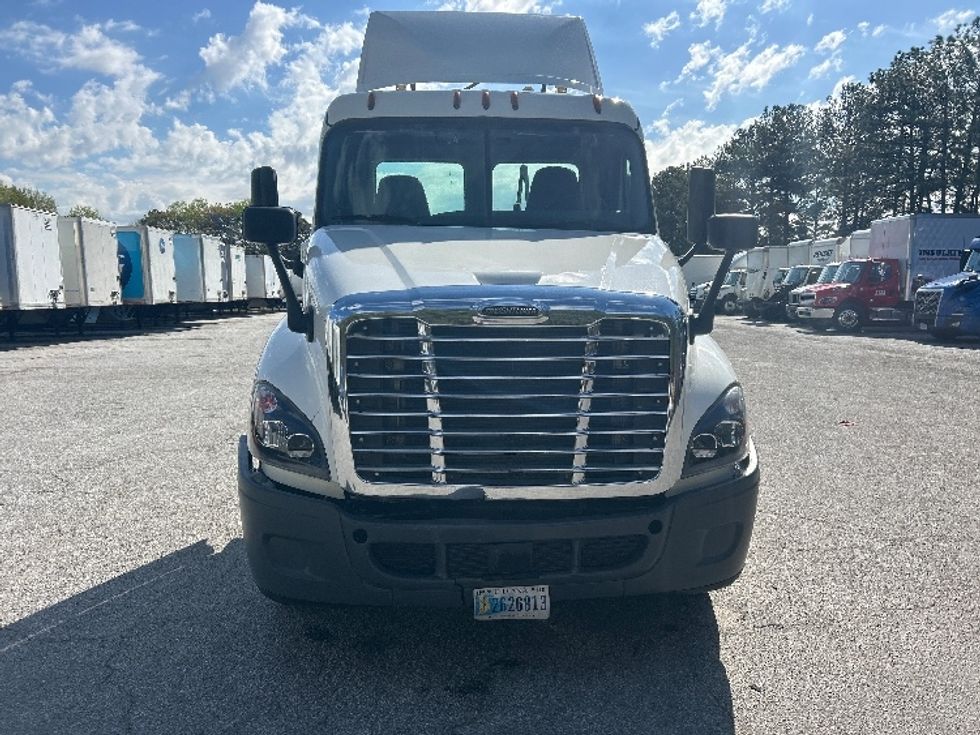 Day Cab Tractor-Heavy Duty Tractors-Freightliner-2019-Cascadia 12564ST-Jonesboro-GA-438,077\n\t\tmiles-$ 49,500 - Image 2