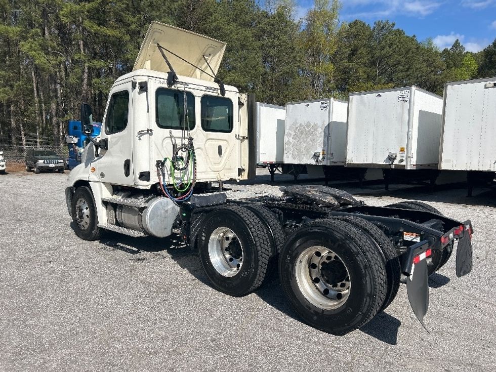 Day Cab Tractor-Heavy Duty Tractors-Freightliner-2019-Cascadia 12564ST-Jonesboro-GA-438,077\n\t\tmiles-$ 49,500 - Image 5