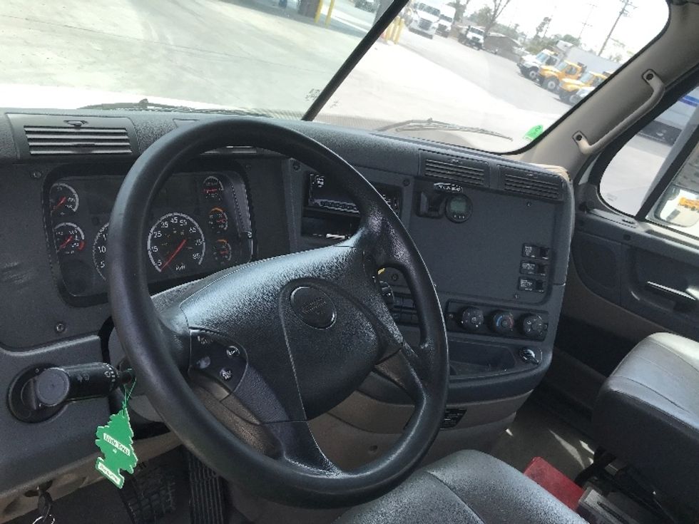 Day Cab Tractor-Heavy Duty Tractors-Freightliner-2019-Cascadia 12564ST-Jurupa Valley-CA-283,697\n\t\tmiles-$ 49,250 - Image 10