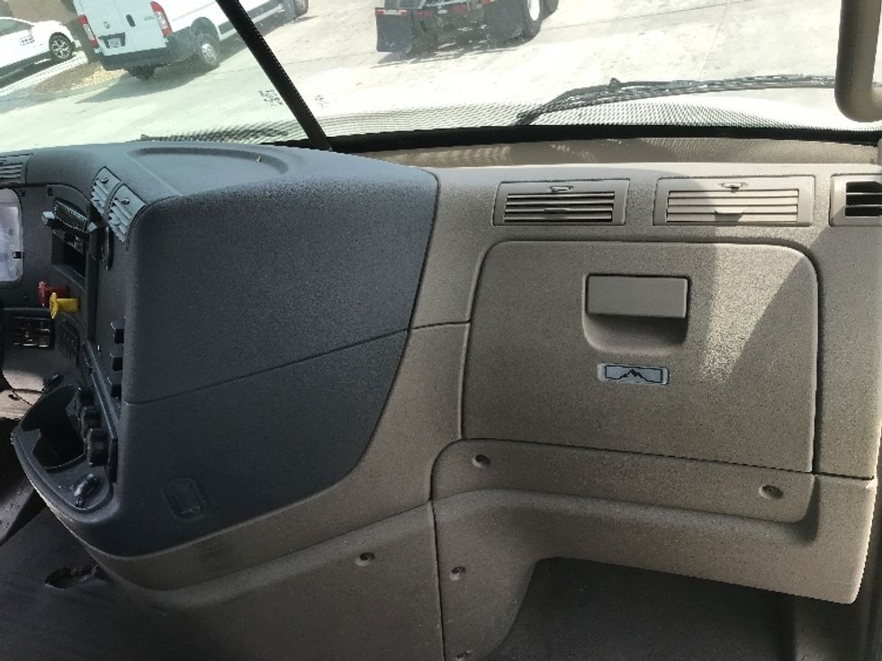 Day Cab Tractor-Heavy Duty Tractors-Freightliner-2019-Cascadia 12564ST-Jurupa Valley-CA-283,697\n\t\tmiles-$ 49,250 - Image 13