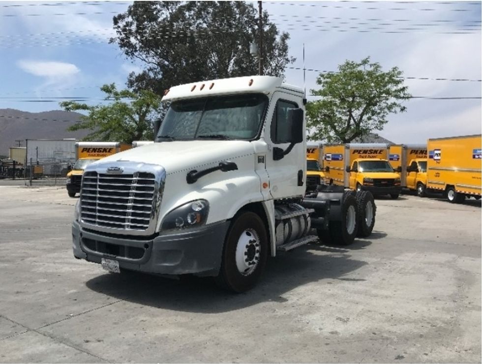 Day Cab Tractor-Heavy Duty Tractors-Freightliner-2019-Cascadia 12564ST-Jurupa Valley-CA-283,697\n\t\tmiles-$ 49,250 - Image 3