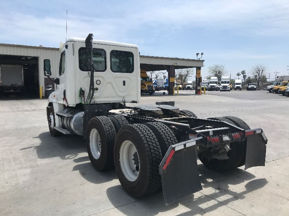 Day Cab Tractor-Heavy Duty Tractors-Freightliner-2019-Cascadia 12564ST-Jurupa Valley-CA-283,697\n\t\tmiles-$ 49,250 - Image 5