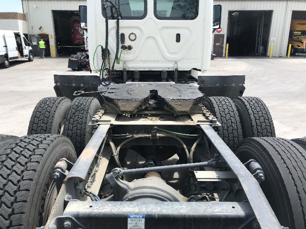 Day Cab Tractor-Heavy Duty Tractors-Freightliner-2019-Cascadia 12564ST-Jurupa Valley-CA-283,697\n\t\tmiles-$ 49,250 - Image 6