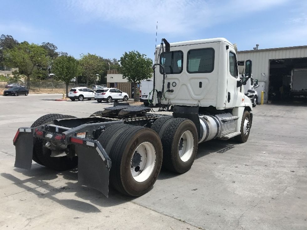 Day Cab Tractor-Heavy Duty Tractors-Freightliner-2019-Cascadia 12564ST-Jurupa Valley-CA-283,697\n\t\tmiles-$ 49,250 - Image 7