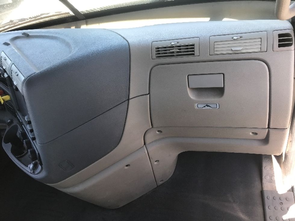 Day Cab Tractor-Heavy Duty Tractors-Freightliner-2019-Cascadia 12564ST-Jurupa Valley-CA-545,087\n\t\tmiles-$ 33,250 - Image 13