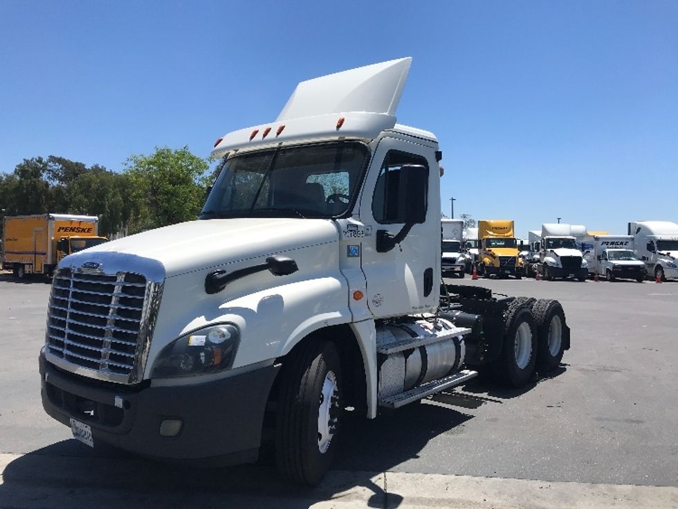 Day Cab Tractor-Heavy Duty Tractors-Freightliner-2019-Cascadia 12564ST-Jurupa Valley-CA-545,087\n\t\tmiles-$ 33,250 - Image 3