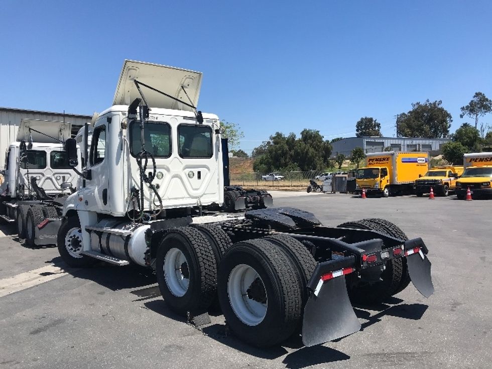 Day Cab Tractor-Heavy Duty Tractors-Freightliner-2019-Cascadia 12564ST-Jurupa Valley-CA-545,087\n\t\tmiles-$ 33,250 - Image 5