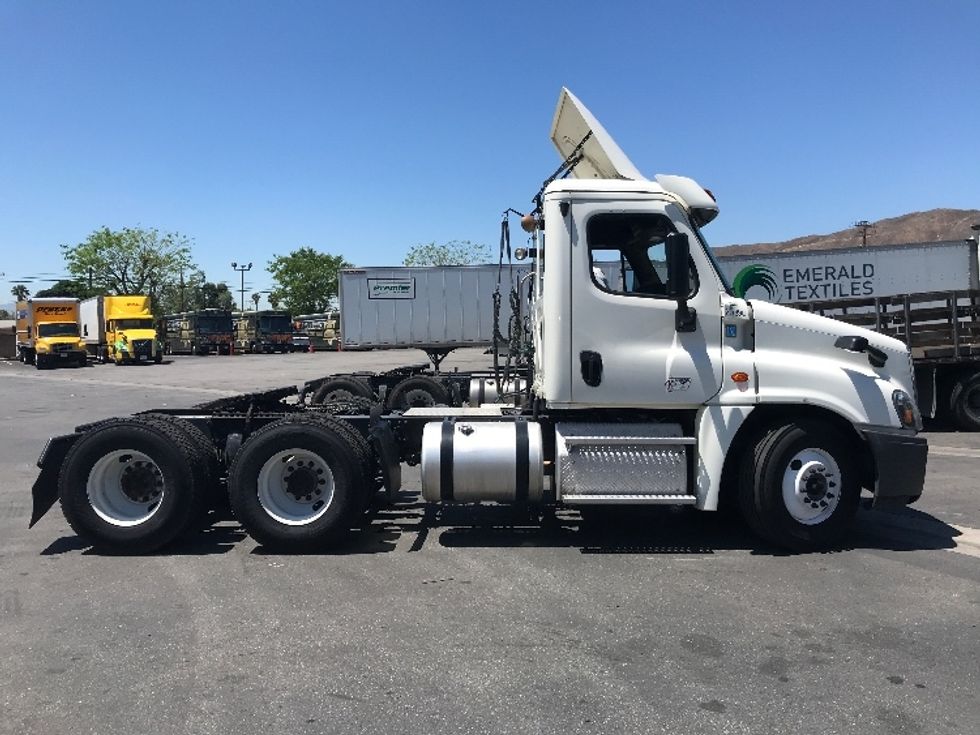 Day Cab Tractor-Heavy Duty Tractors-Freightliner-2019-Cascadia 12564ST-Jurupa Valley-CA-545,087\n\t\tmiles-$ 33,250 - Image 8