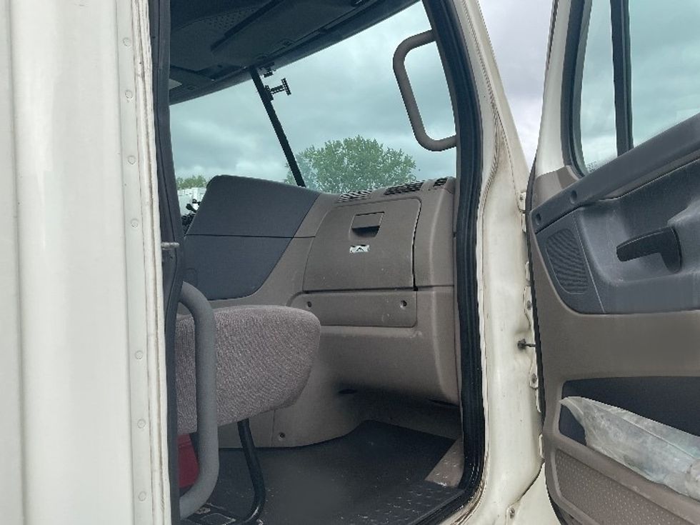 Day Cab Tractor-Heavy Duty Tractors-Freightliner-2019-Cascadia 12564ST-Kansas City-MO-422,717\n\t\tmiles-$ 41,750 - Image 12