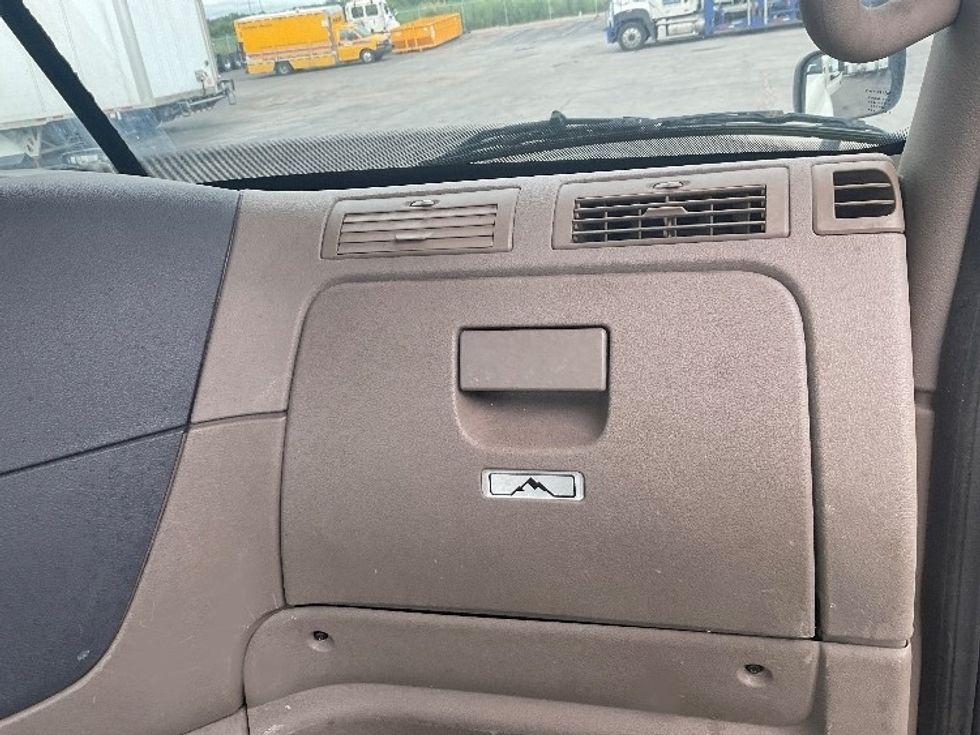 Day Cab Tractor-Heavy Duty Tractors-Freightliner-2019-Cascadia 12564ST-Kansas City-MO-422,717\n\t\tmiles-$ 41,750 - Image 13