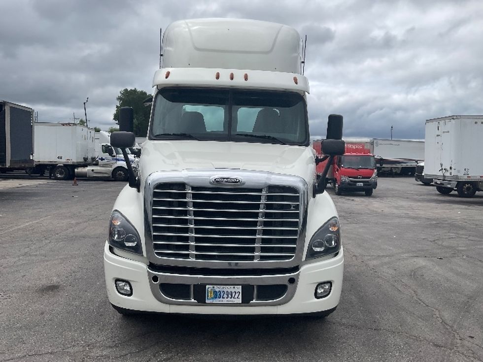 Day Cab Tractor-Heavy Duty Tractors-Freightliner-2019-Cascadia 12564ST-Kansas City-MO-422,717\n\t\tmiles-$ 41,750 - Image 2