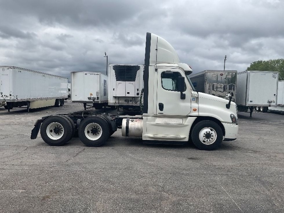 Day Cab Tractor-Heavy Duty Tractors-Freightliner-2019-Cascadia 12564ST-Kansas City-MO-422,717\n\t\tmiles-$ 41,750 - Image 8