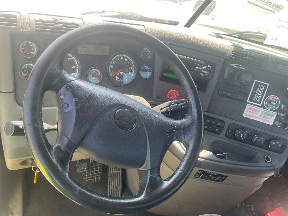 2019 Freightliner Cascadia 125" Sleeper Cab photo 11