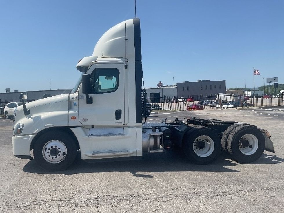 2019 Freightliner Cascadia 125" Sleeper Cab photo 4