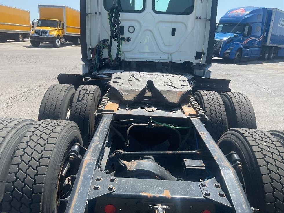 2019 Freightliner Cascadia 125" Sleeper Cab photo 6
