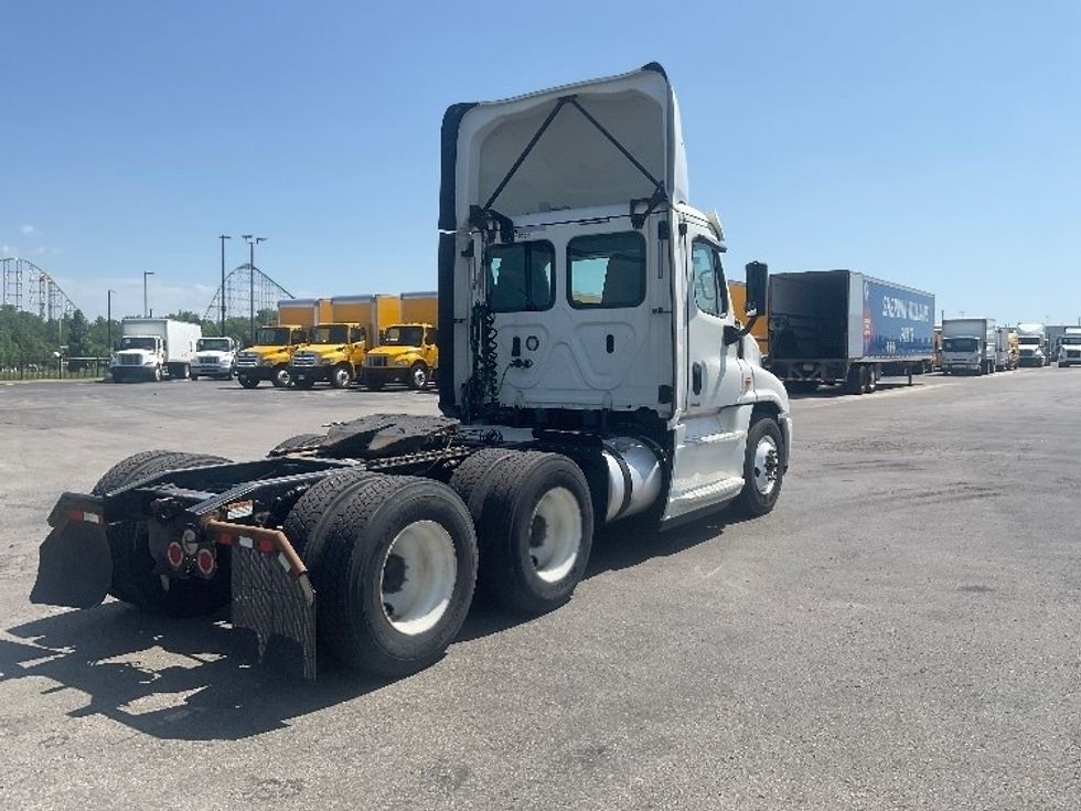 2019 Freightliner Cascadia 125" Sleeper Cab photo 7
