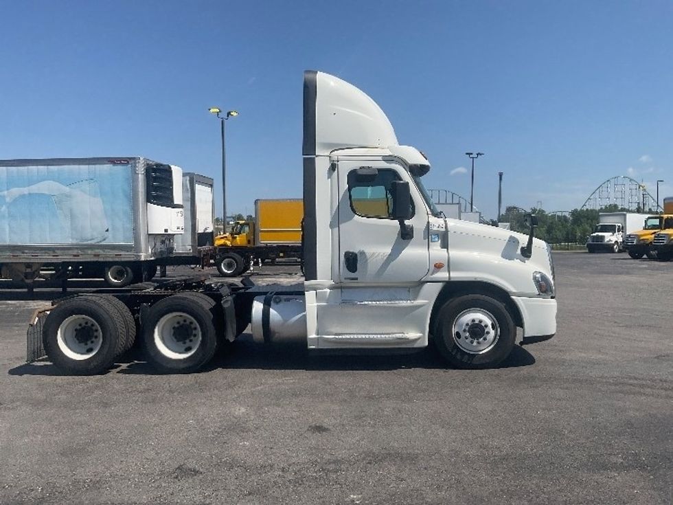 2019 Freightliner Cascadia 125" Sleeper Cab photo 8
