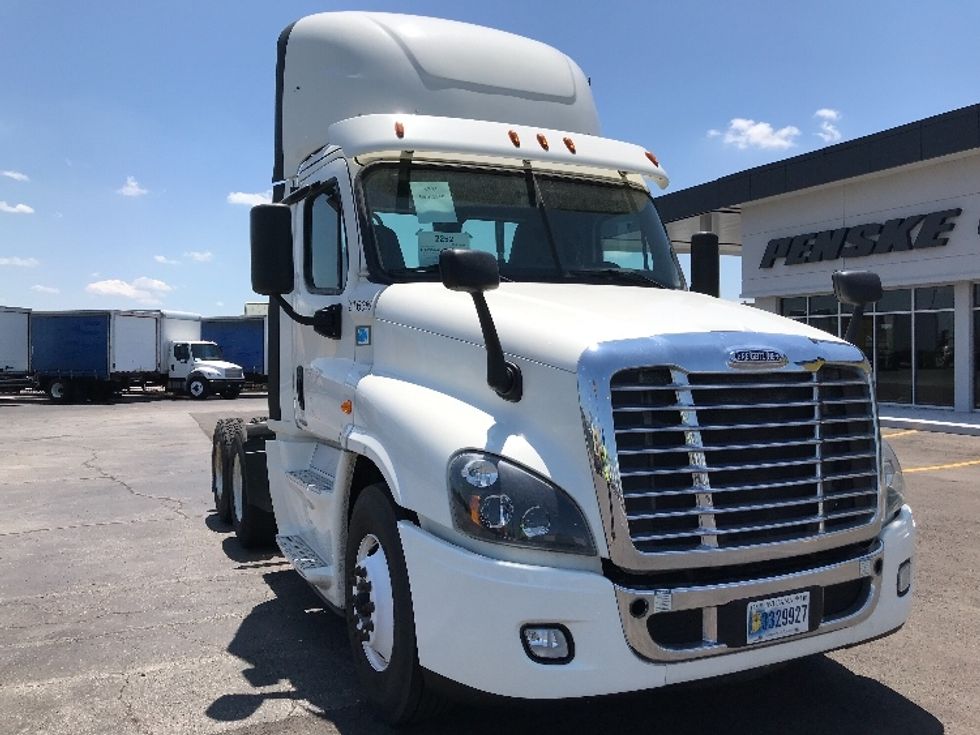 Day Cab Tractor-Heavy Duty Tractors-Freightliner-2019-Cascadia 12564ST-Kansas City-MO-550,232\n\t\tmiles-$ 32,750 - Image 1