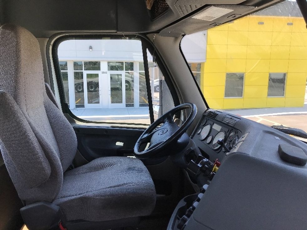 Day Cab Tractor-Heavy Duty Tractors-Freightliner-2019-Cascadia 12564ST-Kansas City-MO-550,232\n\t\tmiles-$ 32,750 - Image 14