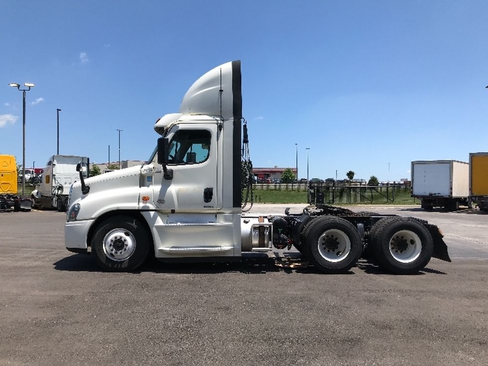 Day Cab Tractor-Heavy Duty Tractors-Freightliner-2019-Cascadia 12564ST-Kansas City-MO-550,232\n\t\tmiles-$ 32,750 - Image 4