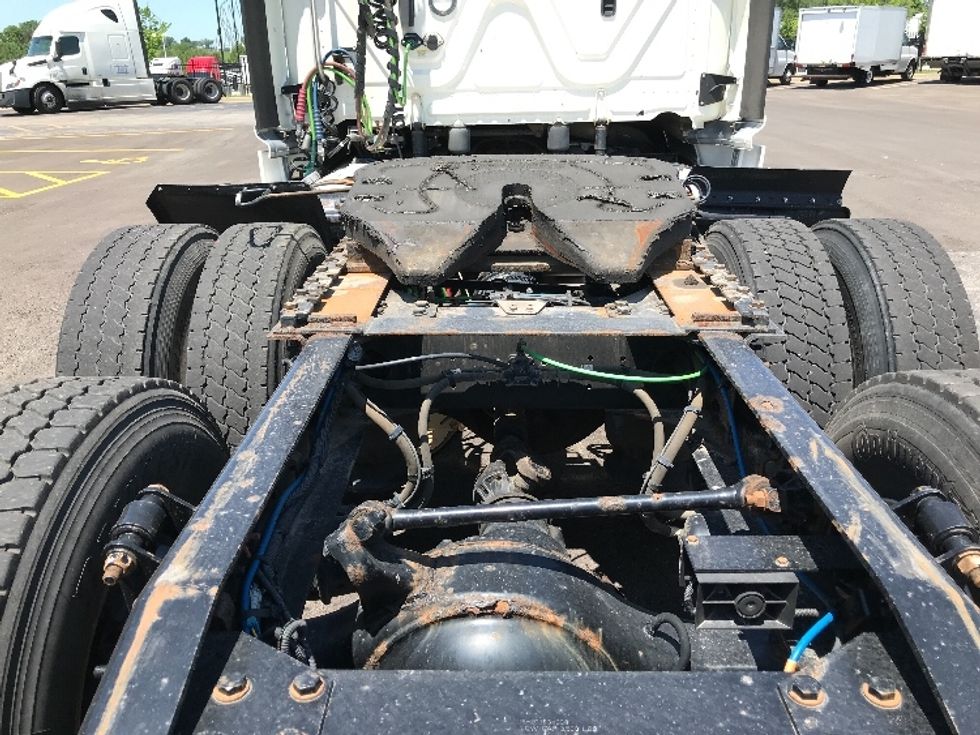 Day Cab Tractor-Heavy Duty Tractors-Freightliner-2019-Cascadia 12564ST-Kansas City-MO-550,232\n\t\tmiles-$ 32,750 - Image 6