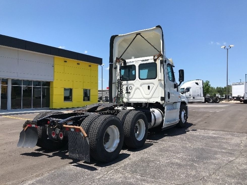 Day Cab Tractor-Heavy Duty Tractors-Freightliner-2019-Cascadia 12564ST-Kansas City-MO-550,232\n\t\tmiles-$ 32,750 - Image 7