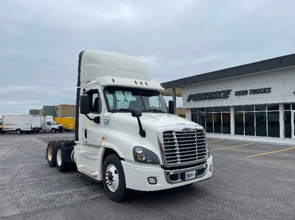 Day Cab Tractor-Heavy Duty Tractors-Freightliner-2019-Cascadia 12564ST-Kansas City-MO-550,234\n\t\tmiles-$ 31,750 - Image 1