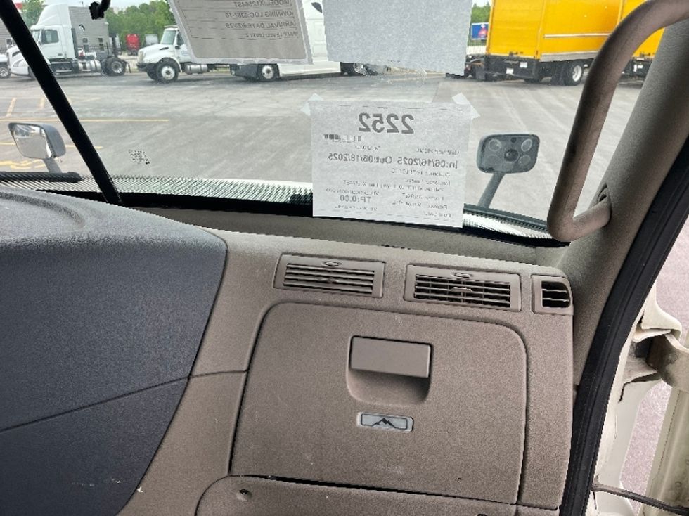 Day Cab Tractor-Heavy Duty Tractors-Freightliner-2019-Cascadia 12564ST-Kansas City-MO-550,234\n\t\tmiles-$ 31,750 - Image 10