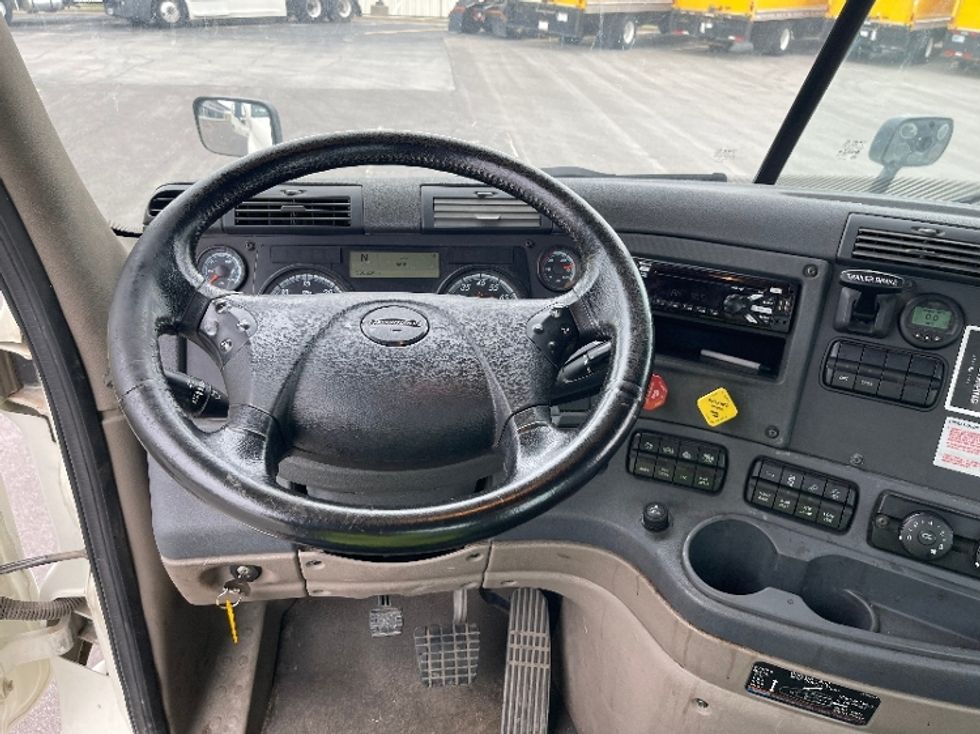 Day Cab Tractor-Heavy Duty Tractors-Freightliner-2019-Cascadia 12564ST-Kansas City-MO-550,234\n\t\tmiles-$ 31,750 - Image 11
