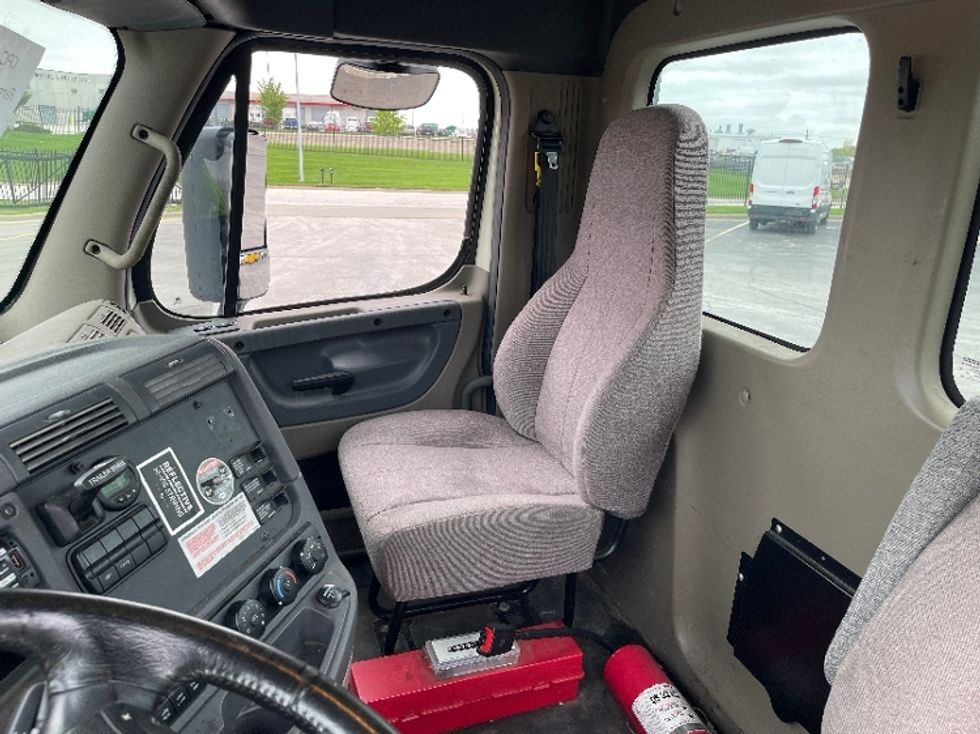 Day Cab Tractor-Heavy Duty Tractors-Freightliner-2019-Cascadia 12564ST-Kansas City-MO-550,234\n\t\tmiles-$ 31,750 - Image 16