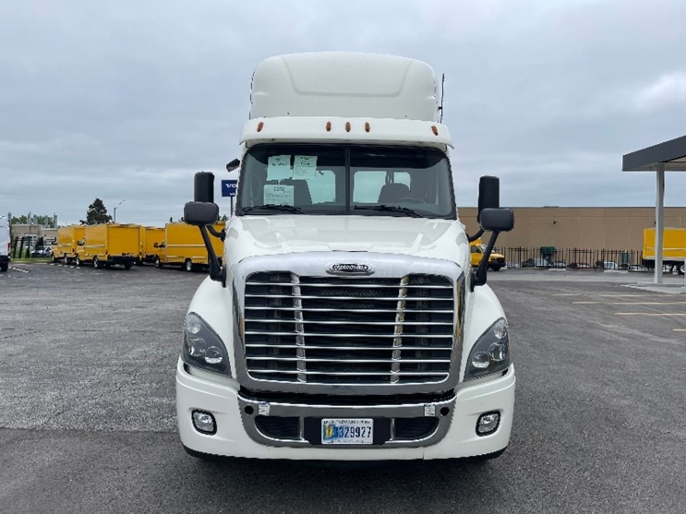 Day Cab Tractor-Heavy Duty Tractors-Freightliner-2019-Cascadia 12564ST-Kansas City-MO-550,234\n\t\tmiles-$ 31,750 - Image 2