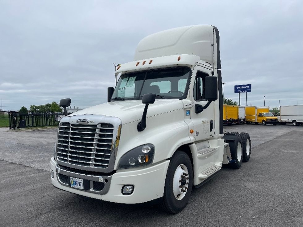Day Cab Tractor-Heavy Duty Tractors-Freightliner-2019-Cascadia 12564ST-Kansas City-MO-550,234\n\t\tmiles-$ 31,750 - Image 3