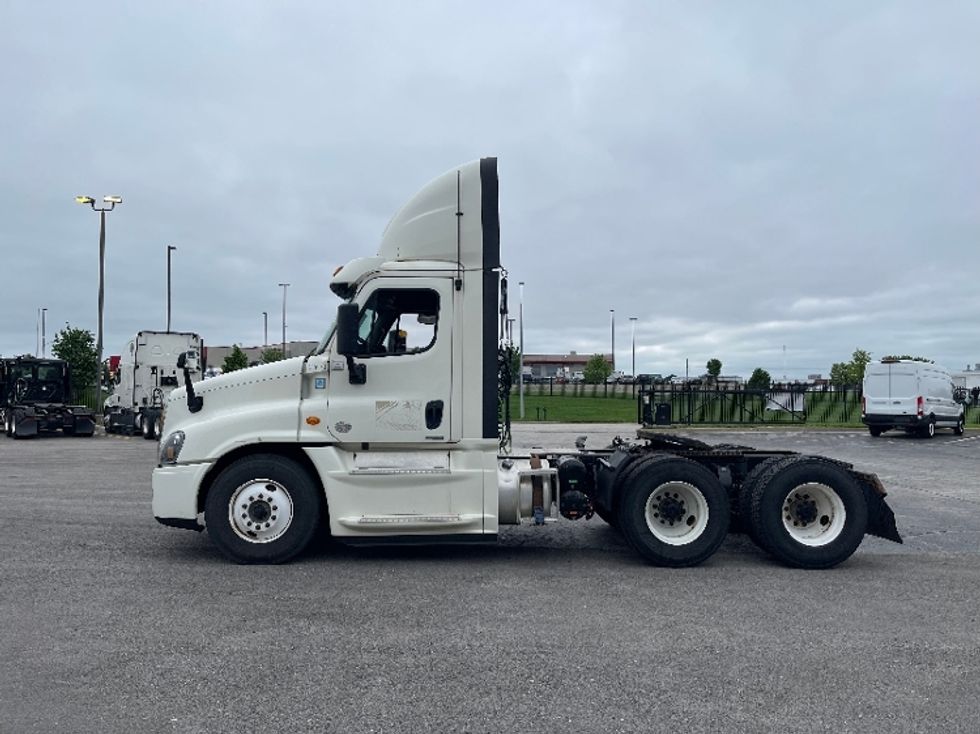 Day Cab Tractor-Heavy Duty Tractors-Freightliner-2019-Cascadia 12564ST-Kansas City-MO-550,234\n\t\tmiles-$ 31,750 - Image 4