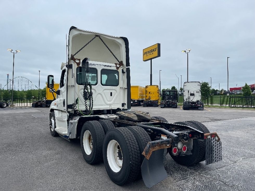 Day Cab Tractor-Heavy Duty Tractors-Freightliner-2019-Cascadia 12564ST-Kansas City-MO-550,234\n\t\tmiles-$ 31,750 - Image 5