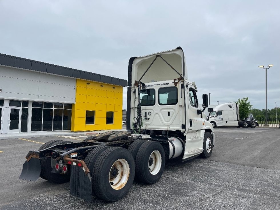 Day Cab Tractor-Heavy Duty Tractors-Freightliner-2019-Cascadia 12564ST-Kansas City-MO-550,234\n\t\tmiles-$ 31,750 - Image 7