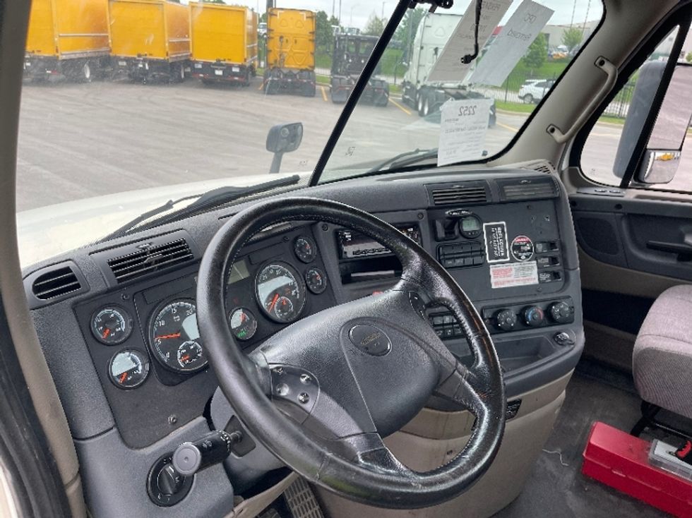 Day Cab Tractor-Heavy Duty Tractors-Freightliner-2019-Cascadia 12564ST-Kansas City-MO-550,234\n\t\tmiles-$ 31,750 - Image 8