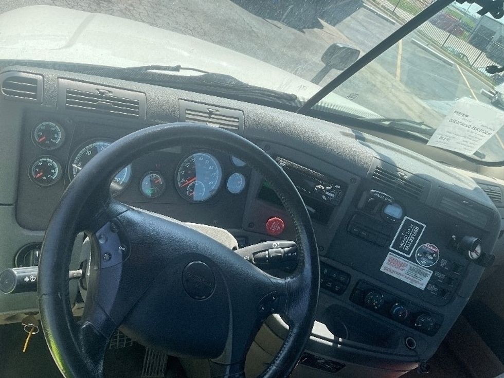 Day Cab Tractor-Heavy Duty Tractors-Freightliner-2019-Cascadia 12564ST-Kansas City-MO-555,165\n\t\tmiles-$ 32,250 - Image 11