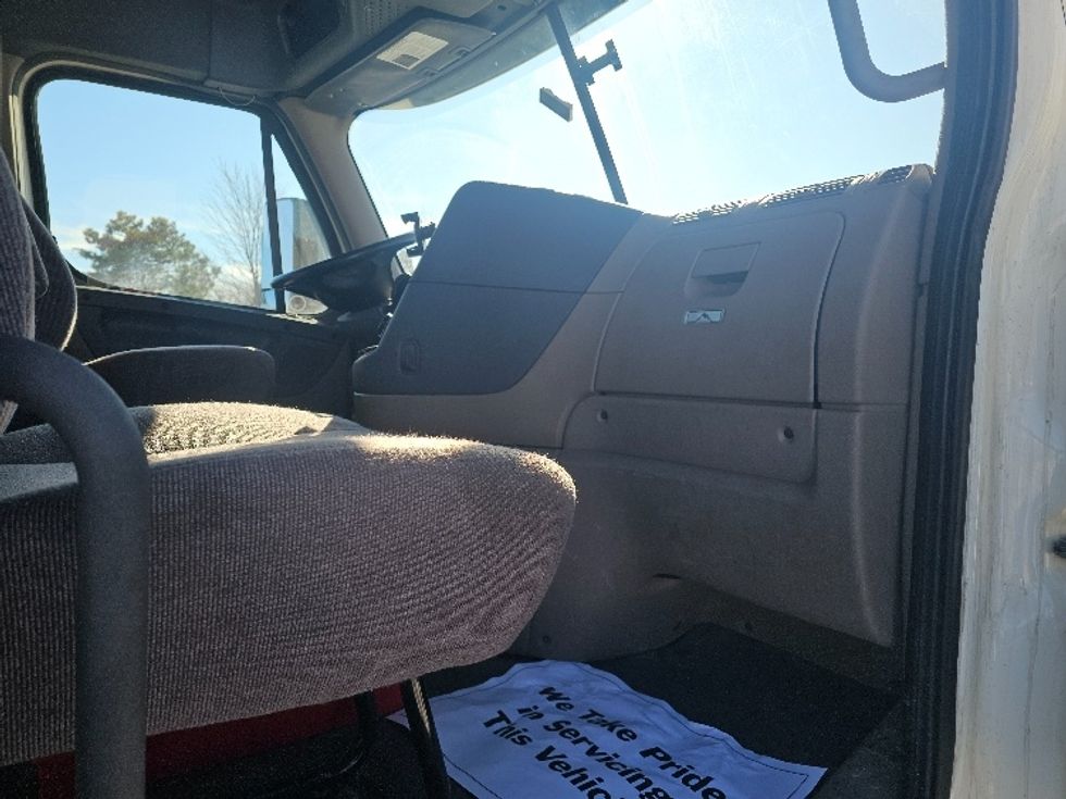 Day Cab Tractor-Heavy Duty Tractors-Freightliner-2019-Cascadia 12564ST-Kansas City-MO-555,165\n\t\tmiles-$ 32,250 - Image 14