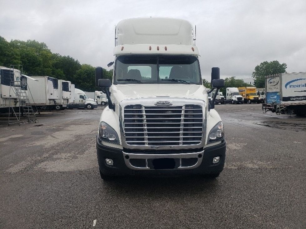 Day Cab Tractor-Heavy Duty Tractors-Freightliner-2019-Cascadia 12564ST-Kansas City-MO-555,165\n\t\tmiles-$ 32,250 - Image 2