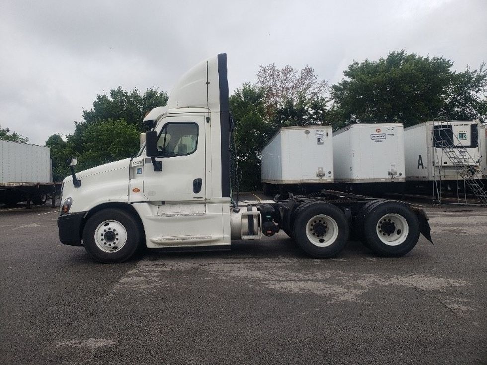 Day Cab Tractor-Heavy Duty Tractors-Freightliner-2019-Cascadia 12564ST-Kansas City-MO-555,165\n\t\tmiles-$ 32,250 - Image 4