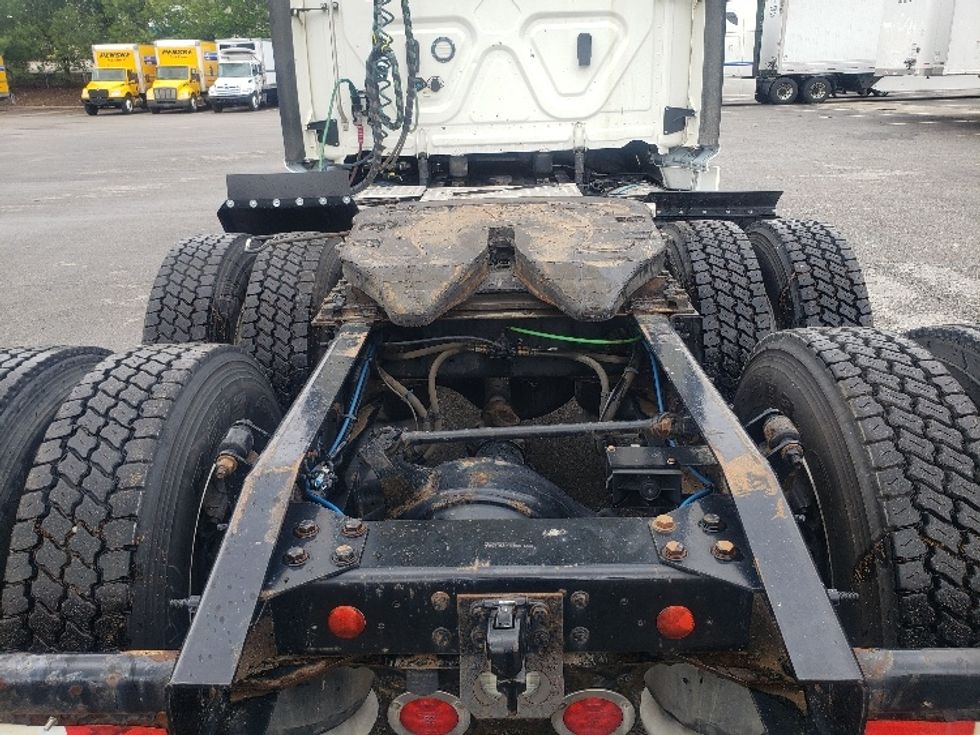 Day Cab Tractor-Heavy Duty Tractors-Freightliner-2019-Cascadia 12564ST-Kansas City-MO-555,165\n\t\tmiles-$ 32,250 - Image 6