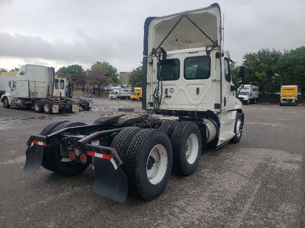 Day Cab Tractor-Heavy Duty Tractors-Freightliner-2019-Cascadia 12564ST-Kansas City-MO-555,165\n\t\tmiles-$ 32,250 - Image 7