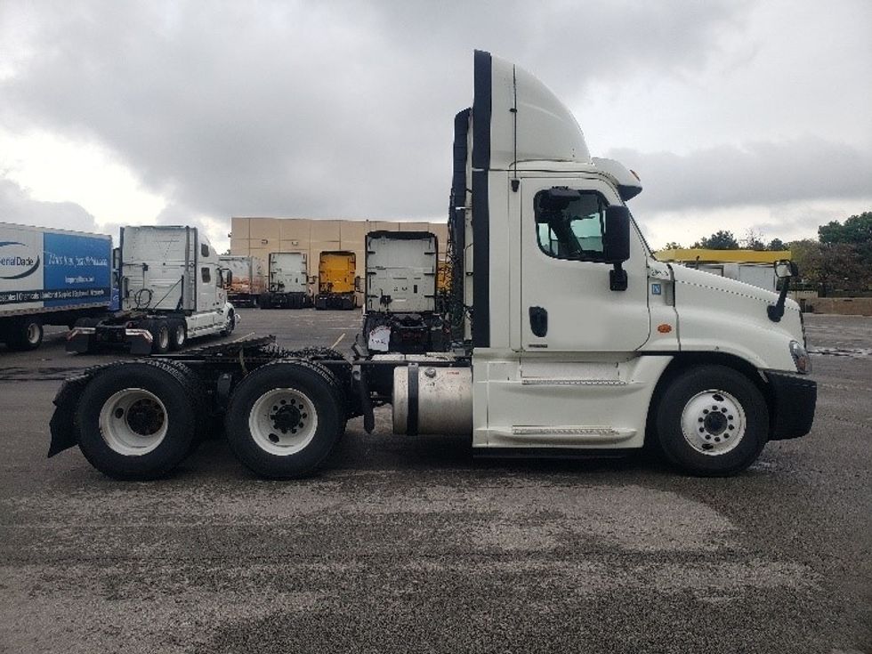 Day Cab Tractor-Heavy Duty Tractors-Freightliner-2019-Cascadia 12564ST-Kansas City-MO-555,165\n\t\tmiles-$ 32,250 - Image 8
