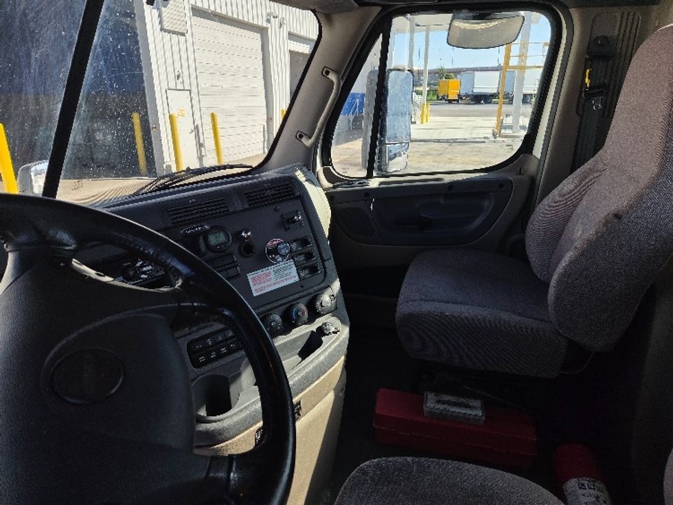 Day Cab Tractor-Heavy Duty Tractors-Freightliner-2019-Cascadia 12564ST-Kansas City-MO-583,758\n\t\tmiles-$ 26,750 - Image 10