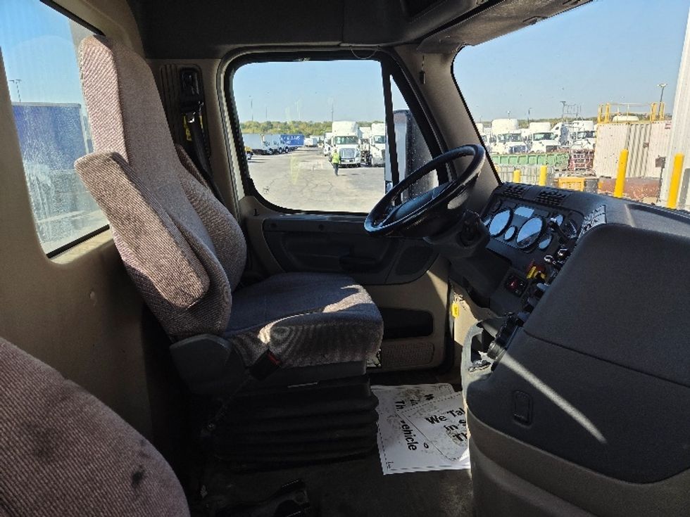 Day Cab Tractor-Heavy Duty Tractors-Freightliner-2019-Cascadia 12564ST-Kansas City-MO-583,758\n\t\tmiles-$ 26,750 - Image 14