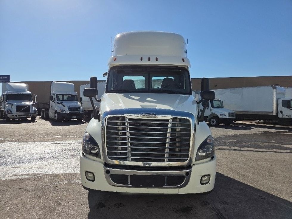 Day Cab Tractor-Heavy Duty Tractors-Freightliner-2019-Cascadia 12564ST-Kansas City-MO-583,758\n\t\tmiles-$ 26,750 - Image 2