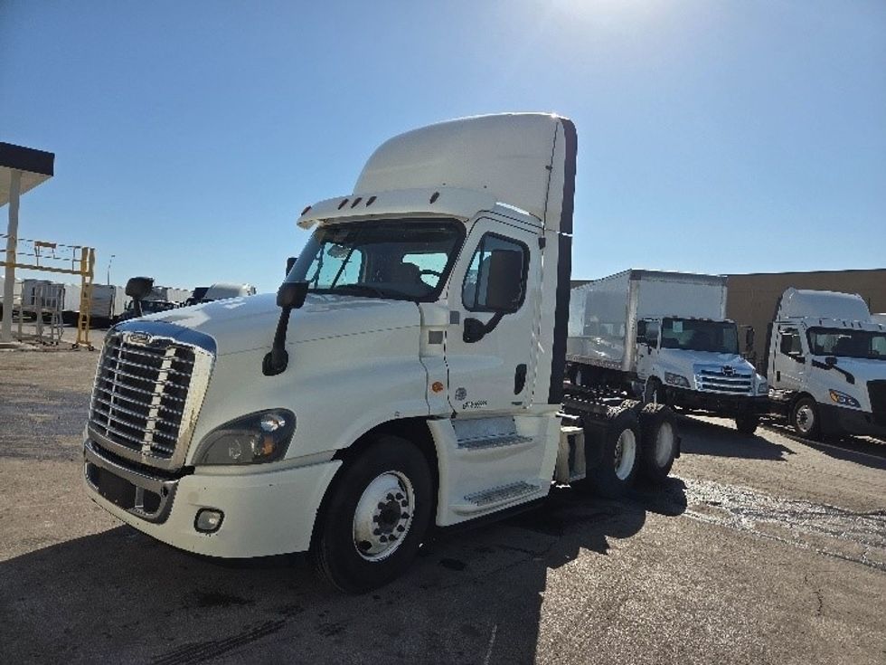 Day Cab Tractor-Heavy Duty Tractors-Freightliner-2019-Cascadia 12564ST-Kansas City-MO-583,758\n\t\tmiles-$ 26,750 - Image 3