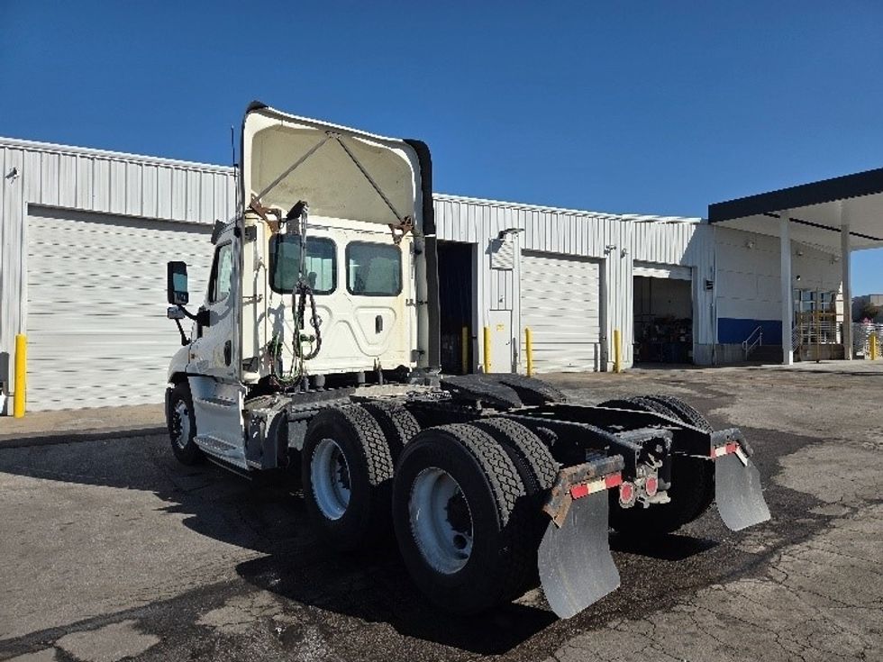 Day Cab Tractor-Heavy Duty Tractors-Freightliner-2019-Cascadia 12564ST-Kansas City-MO-583,758\n\t\tmiles-$ 26,750 - Image 5