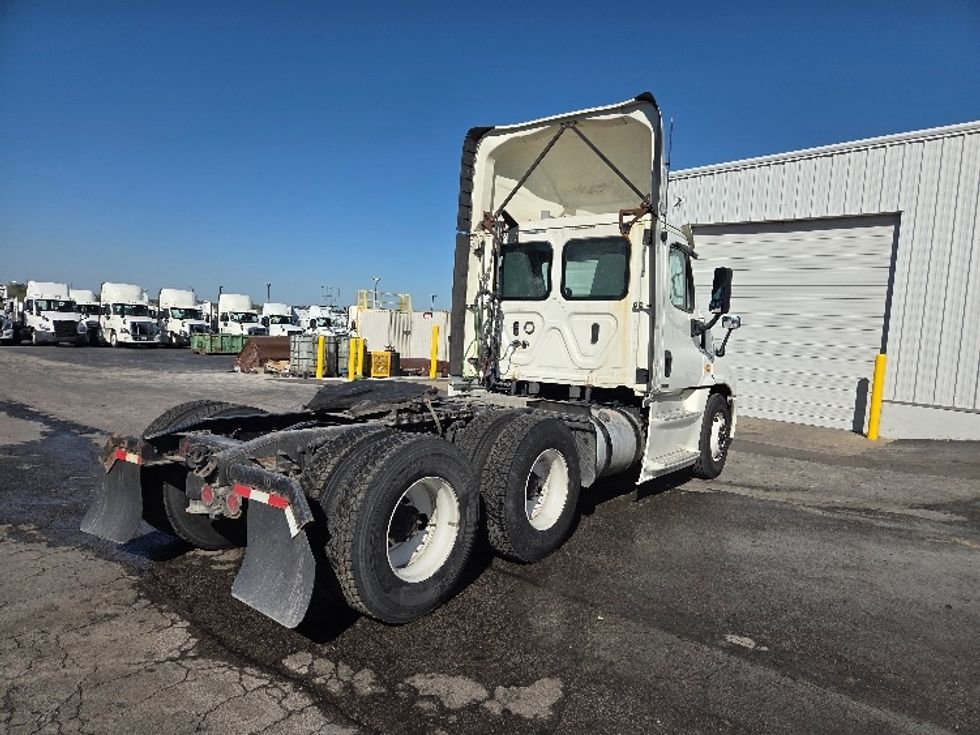Day Cab Tractor-Heavy Duty Tractors-Freightliner-2019-Cascadia 12564ST-Kansas City-MO-583,758\n\t\tmiles-$ 26,750 - Image 7
