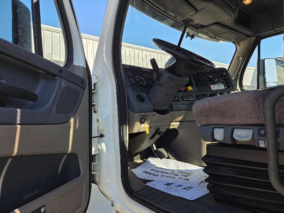 Day Cab Tractor-Heavy Duty Tractors-Freightliner-2019-Cascadia 12564ST-Kansas City-MO-583,758\n\t\tmiles-$ 26,750 - Image 9